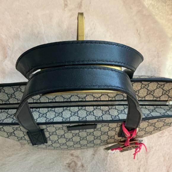 GUCCI GG MONOGRAM GM TOTE WITH DUST BAG AND COA - Picture 2 of 3